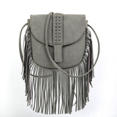 Sac à bandoulière en cuir souple tissé en demi-cercle style bohème, sac à pompon tendance